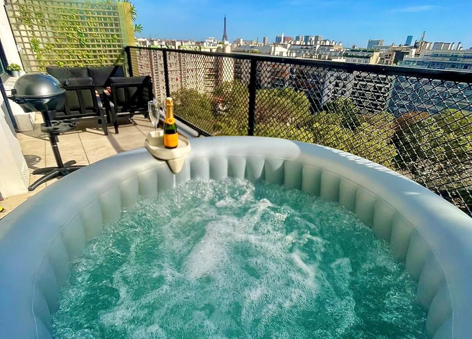 Rooftop Eiffel Tower - Full Ac contacts